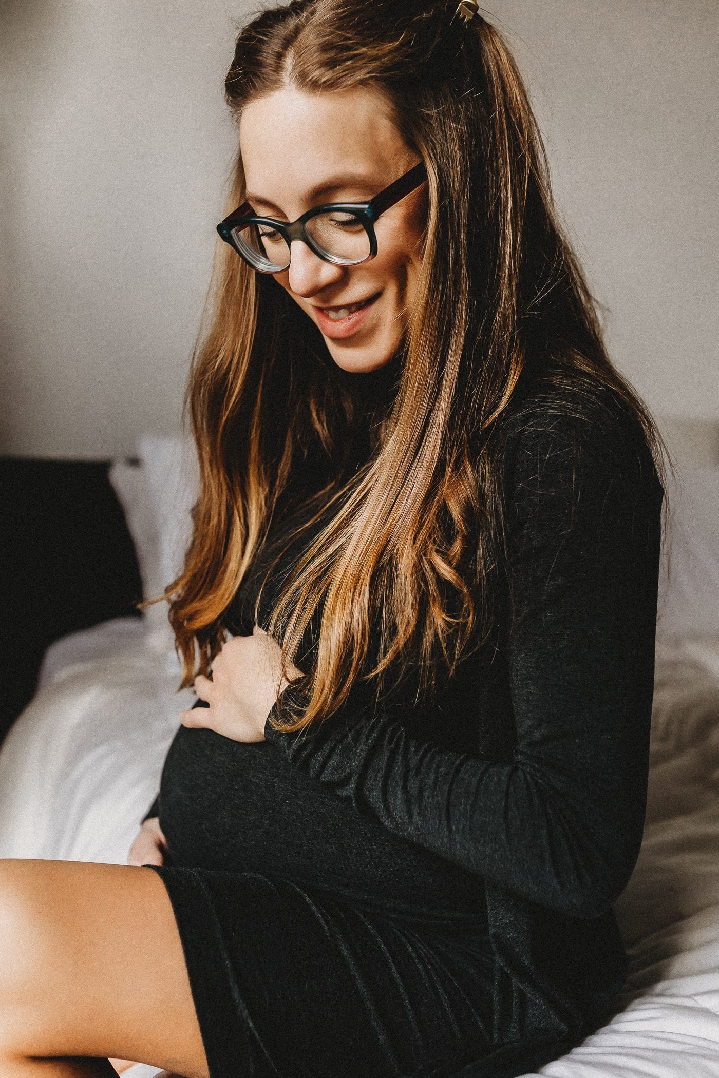 montreal downtown old port maternity photography woman on bed
