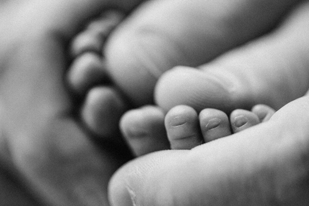 Close up of newborn baby feet at in home photo shoot in montreal